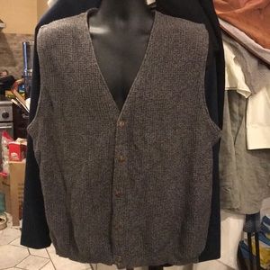 Eddie Bauer textured knit vest